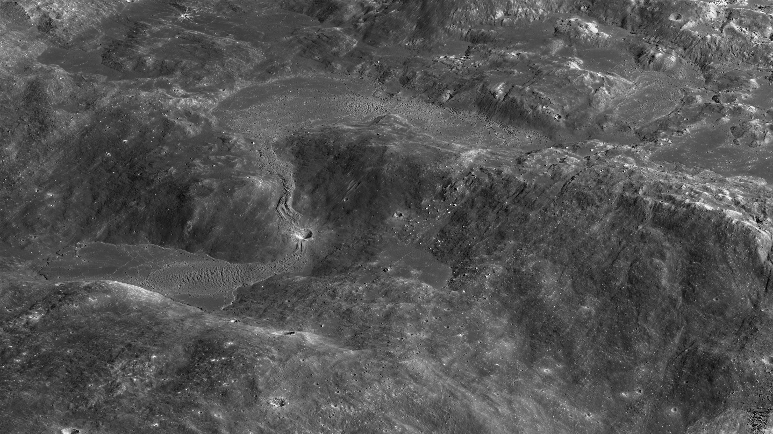 月・ティコ周辺の衝突溶融物 — LRO / LROC · 軌道上からの観測画像