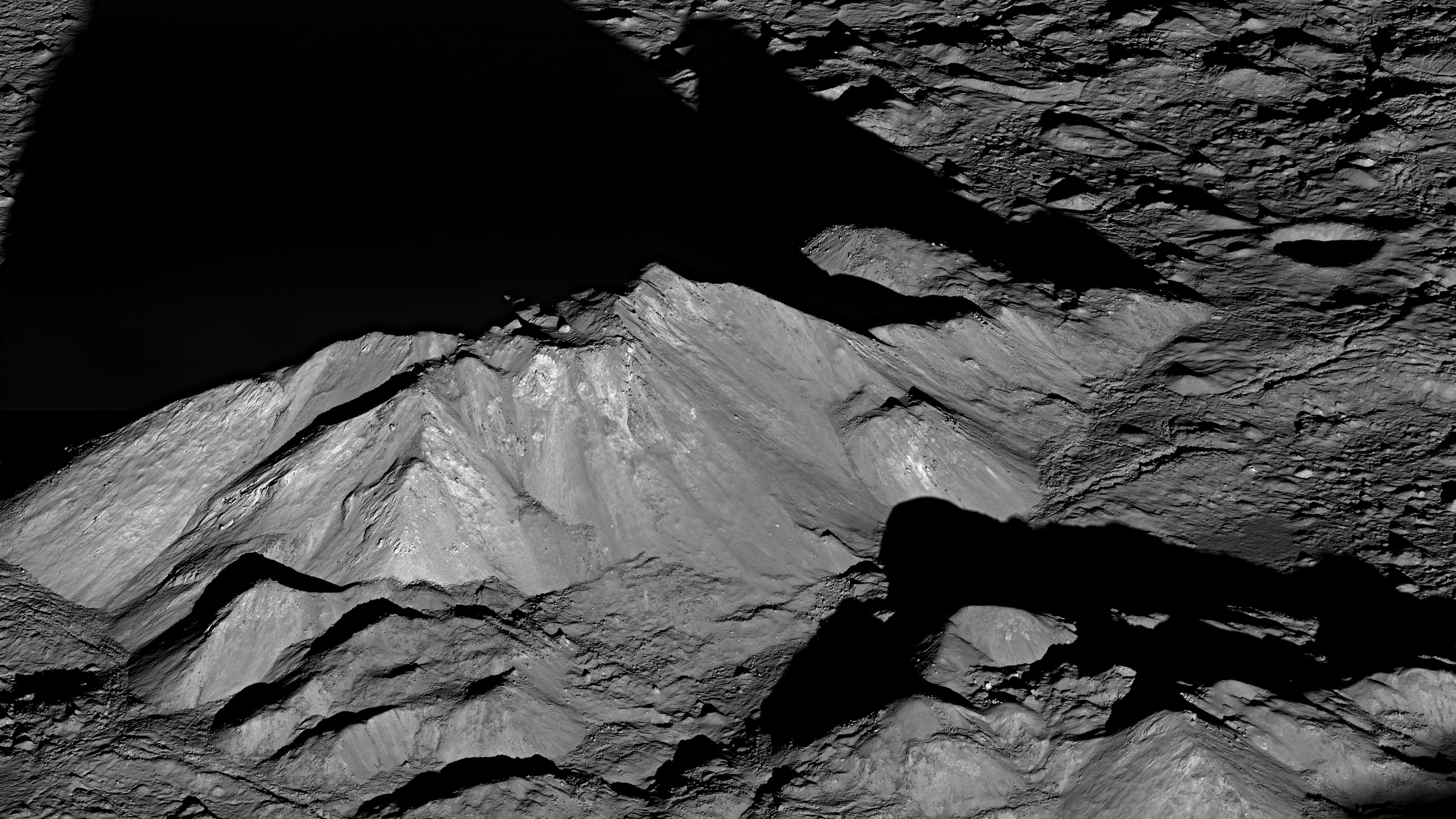 月・ティコクレーターの中央峰 — LRO / LROC · 2011 · 軌道上からの観測画像