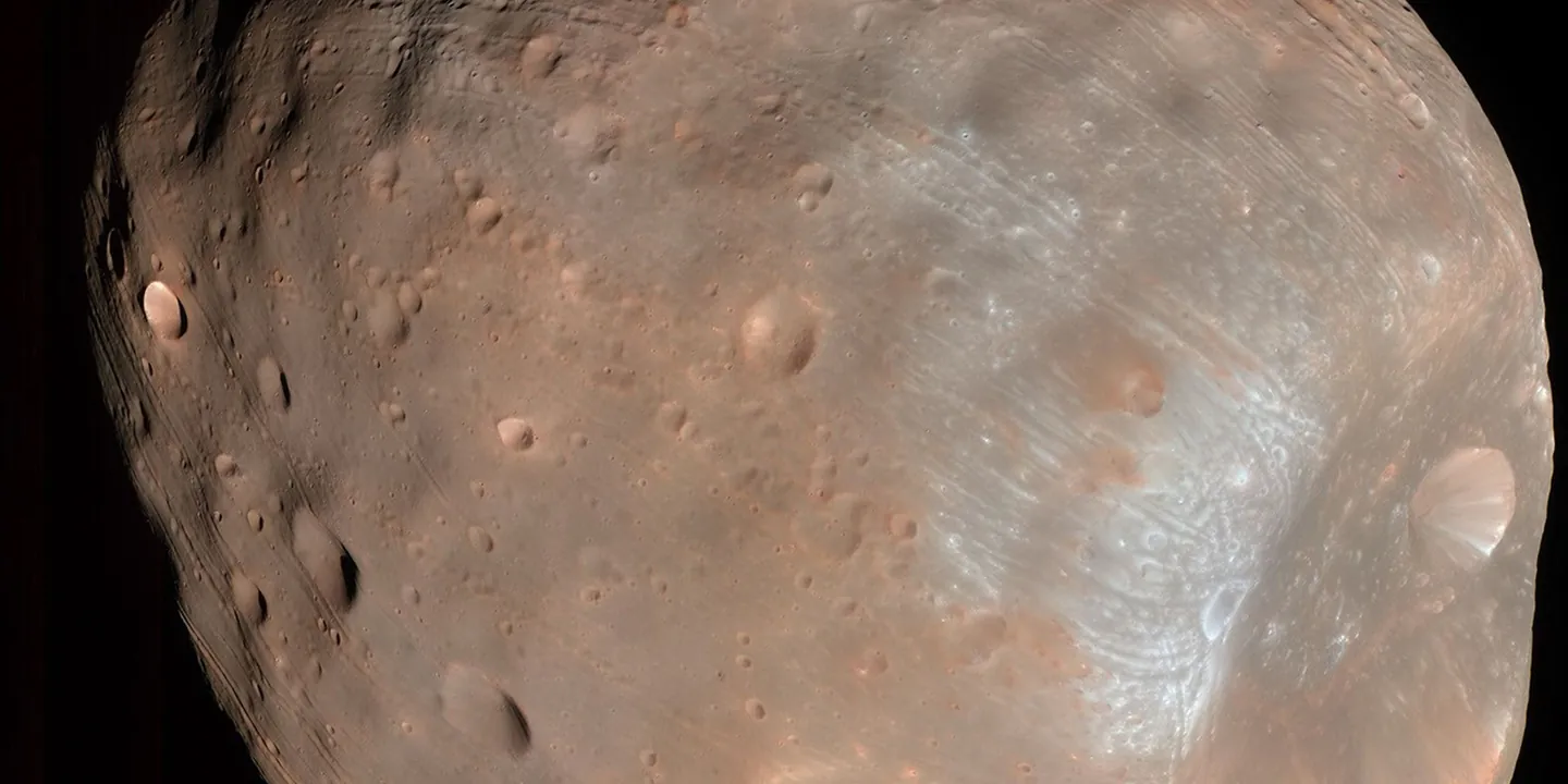 フォボス — MRO / HiRISE · 2008 · カラー合成観測画像