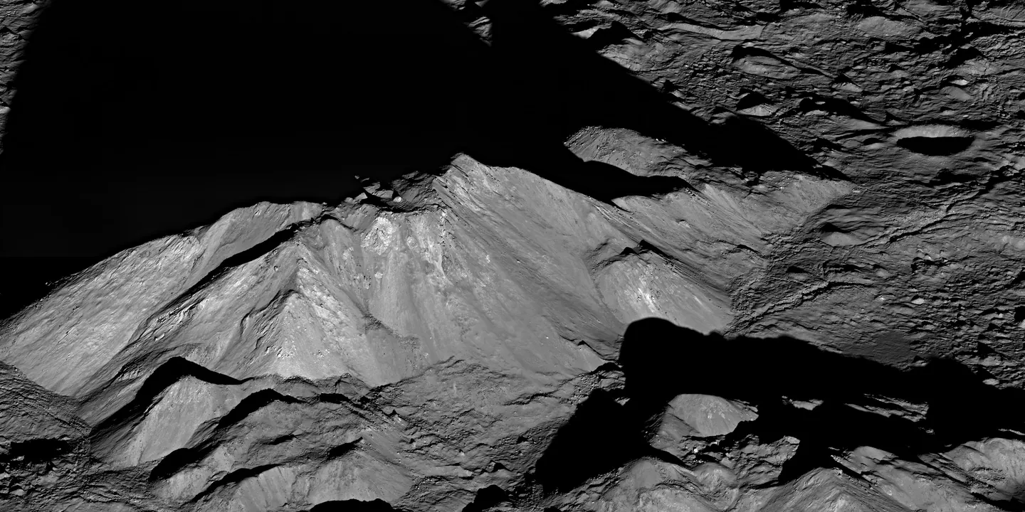 月・ティコクレーターの中央峰 — LRO / LROC · 2011 · 軌道上からの観測画像